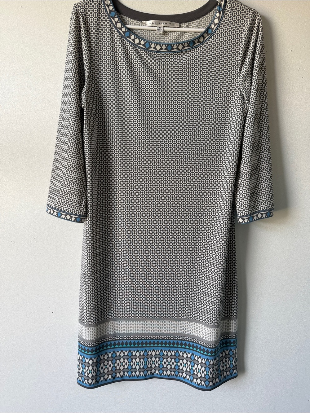 Max Studio Black & White Geometric Long-Sleeve Shift Dress with Blue Trim